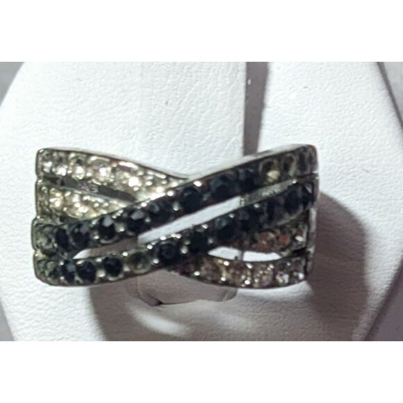 Black And Silver Quadruple Line Crisscross Rhinestone Ring Size 7 - Picture 1 of 15